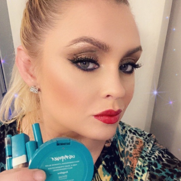 Cosmo power multi-dimensional strobing blush with ring light technology - Picture 5 of 9